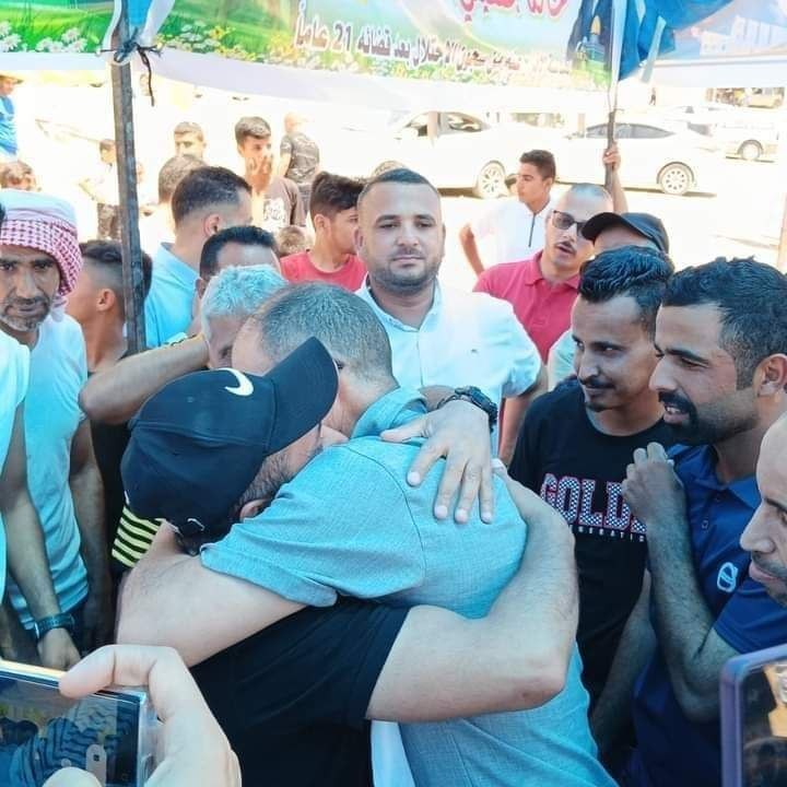 استقبال الأسير خالد السواركة في غزة بعد تحرره من اعتقال دام 21 عاما في سجون الاحتلال 3.jpg