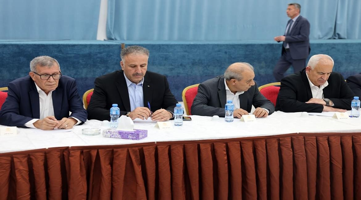 الرئيس محمود عباس، يترأس اجتماعا للقيادة في مقر الرئاسة 5.jpg