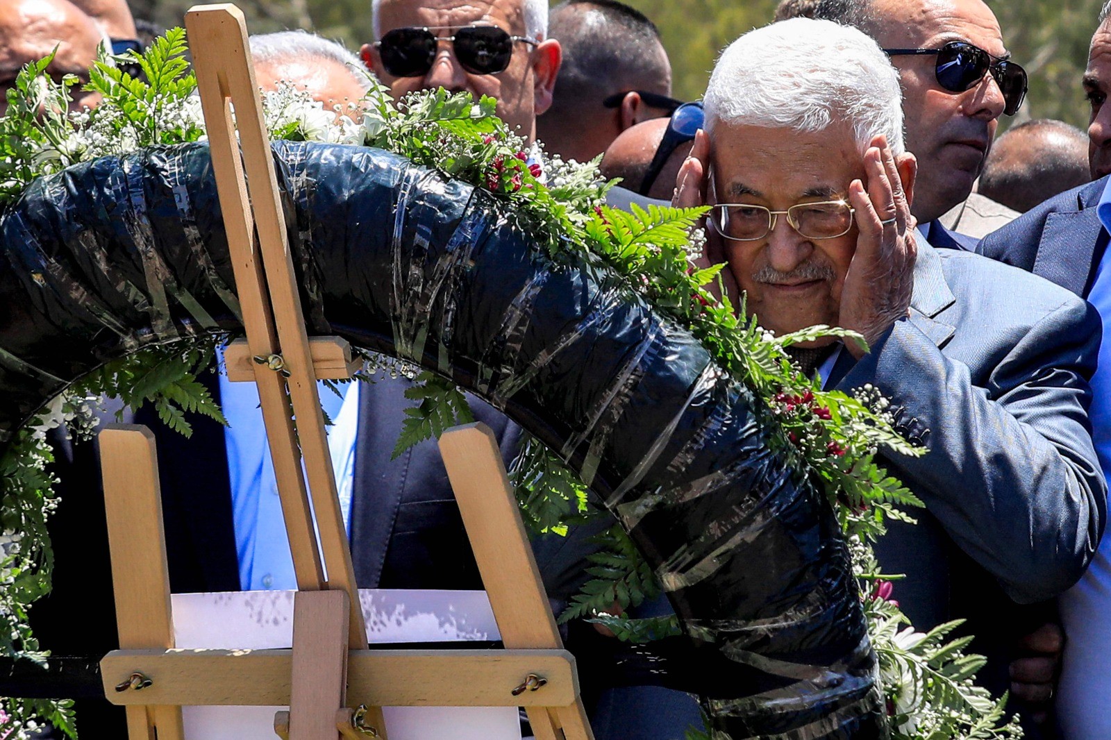 من زيارة الرئيس محمود عباس إلى جنين .. تصوير (الفرنسية) 2.jpg