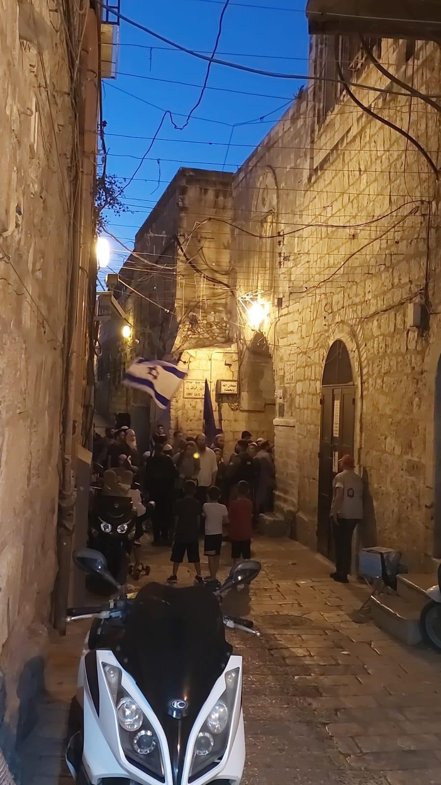 مسيرة المستوطنين الاستفزازية التي تجوب شوارع البلدة القديمة في القدس المحتلة.1.jpg