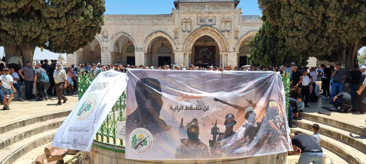 قوات الاحتلال تقتحم المسجد الأقصى وتزيل لافتة داعمة لجنين ومقاومتها 5.jpg
