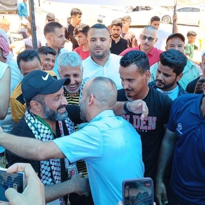 استقبال الأسير خالد السواركة في غزة بعد تحرره من اعتقال دام 21 عاما في سجون الاحتلال 5.jpg