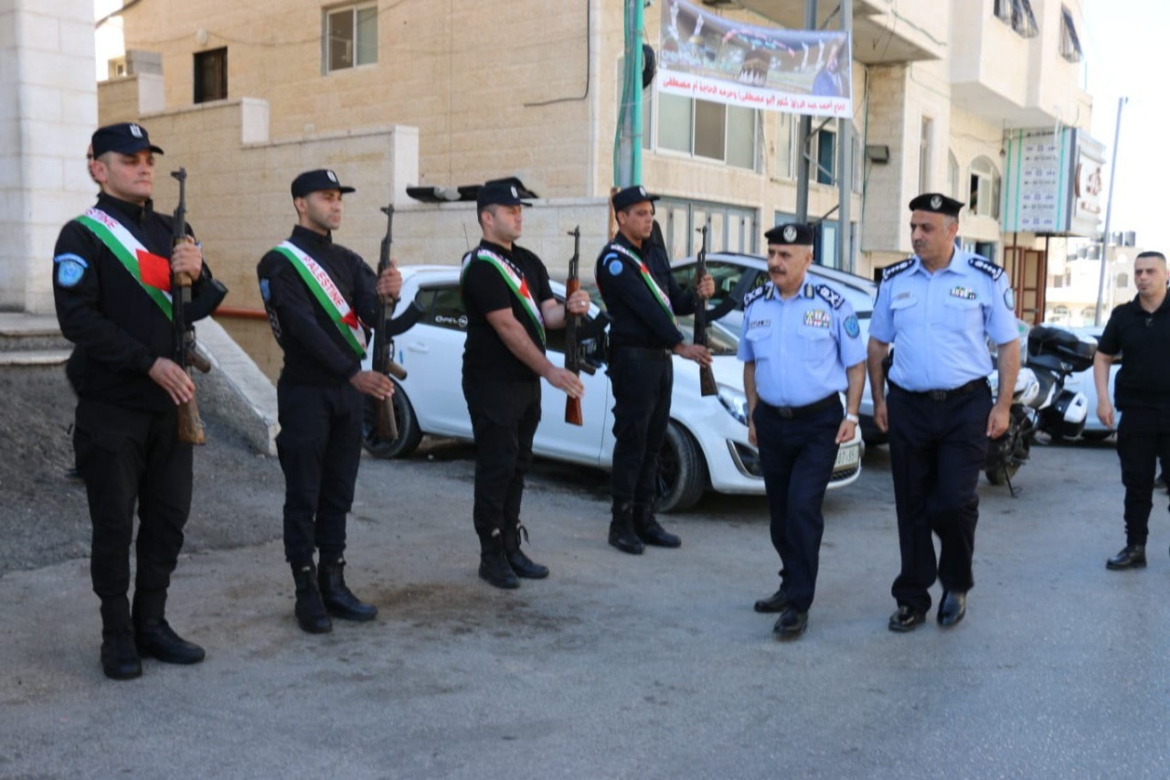 اللواء يوسف الحلو يتفقد مديرية شرطة محافظة الخليل 2.jpg