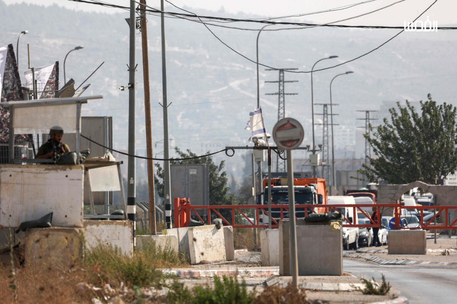 الجيش الإسرائيلي يغلق حاجز حوارة ويمنع حركة المواطنين (الفرنسية) 2.jpg