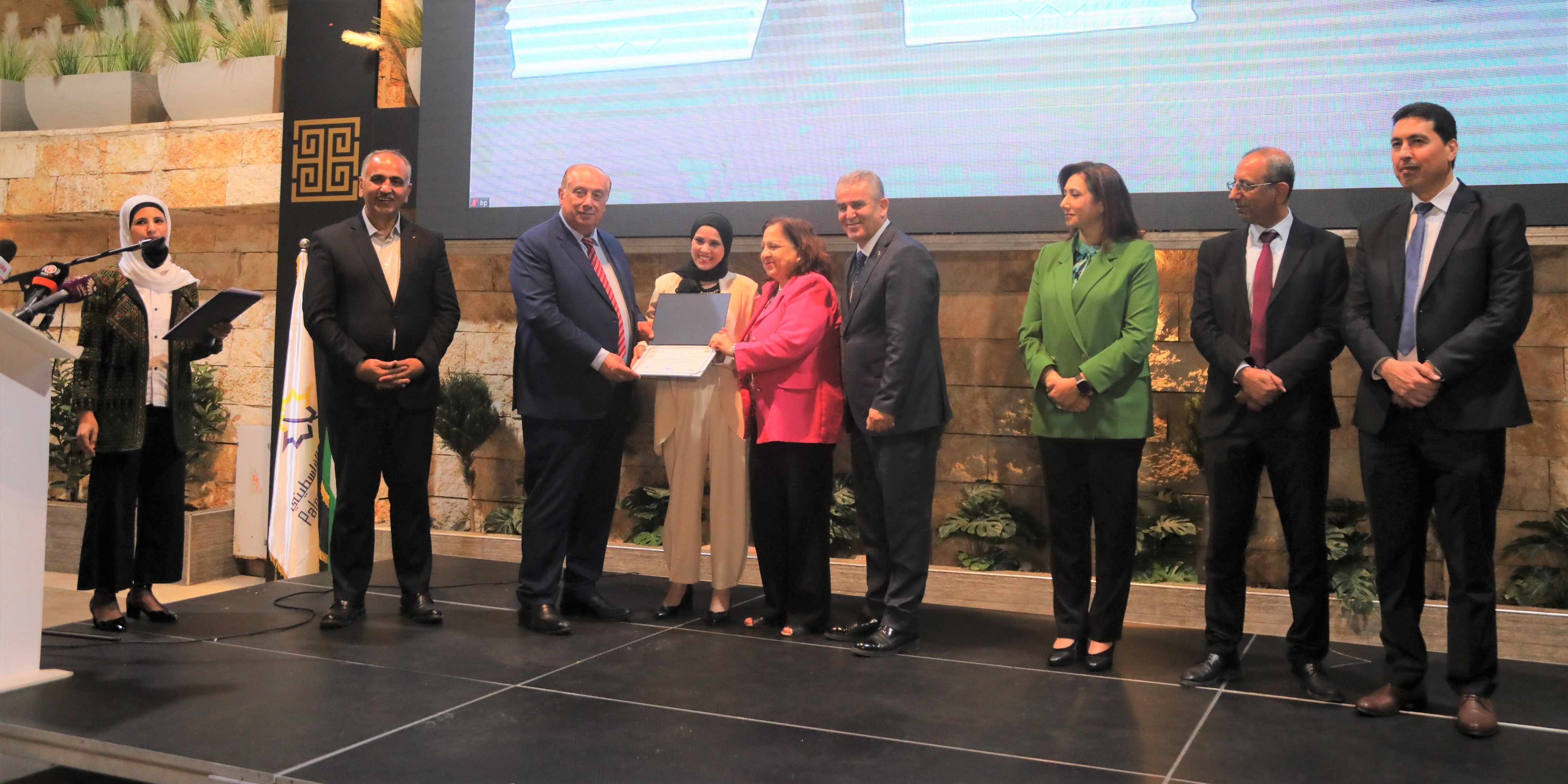 التعليم العالي والإسلامي الفلسطيني يعلنان أسماء الفائزين بجائزة البحث العلمي في دورتها الثامنة (2).JPG