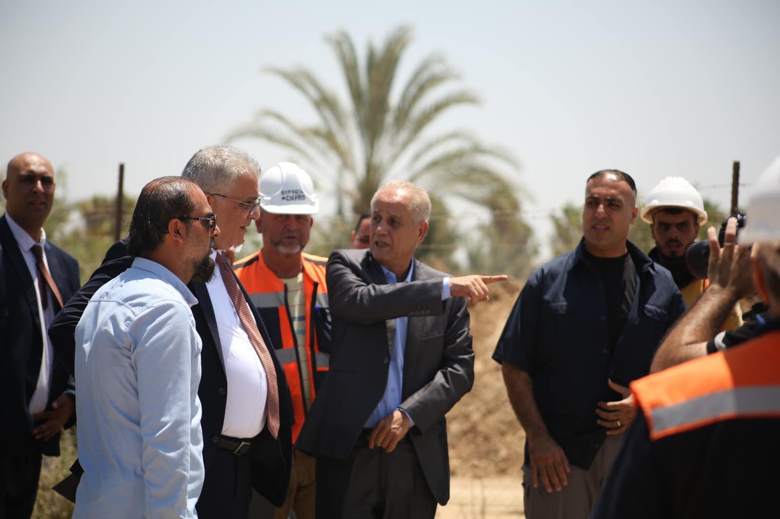 إطلاق أعمال الفحص والتشغيل التجريبي بمحطة الطاقة الشمسية لآبار الاسترجاع ومحطة ضخ مياه الري المركزية شمال غزة 77.jpg
