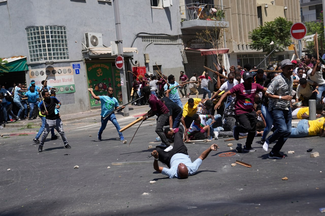 صور من احتجاجات الإرتريين في تل أبيب ..(أسوشييتد بريس) 32.jpg
