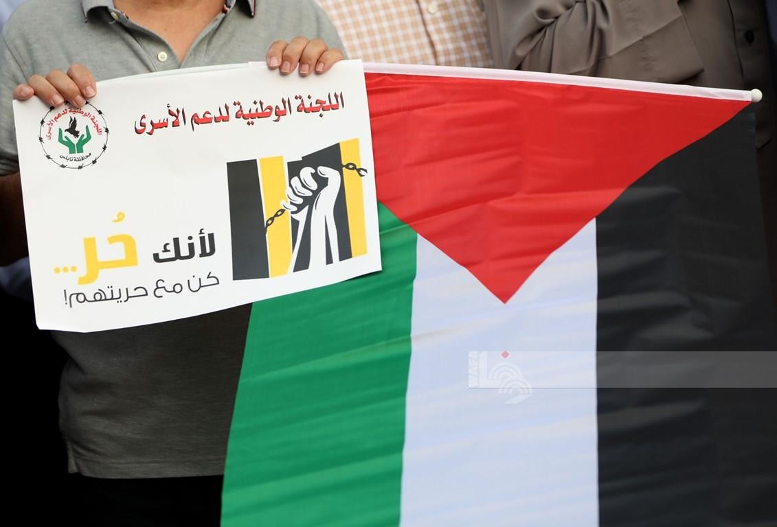قفة تضامنية مع الأسرى في سجون الاحتلال وسط مدينة نابلس.  11.jpg
