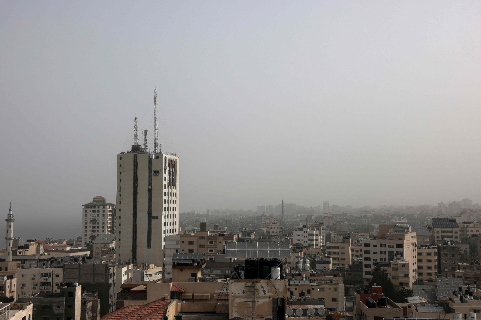 أجواء مغبرة في قطاع غزة .. تصوير.. الفرنسية