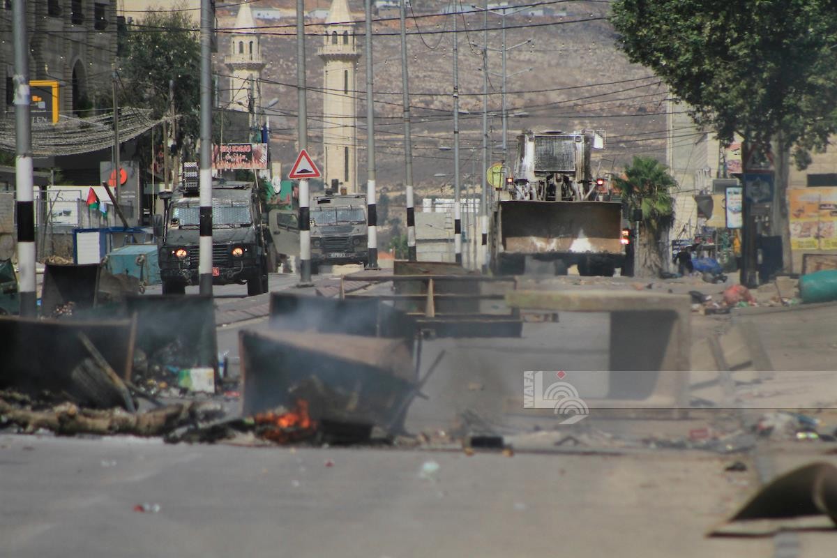 مواجهات بين الشبان وقوات الاحتلال، عقب تشييع جثمان الشهيد لبيب ضميدي في حوارة جنوب نابلس