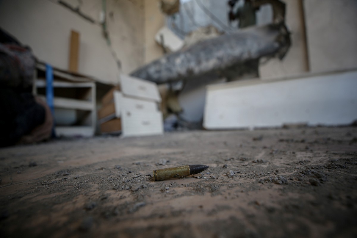 قنبلة من طراز مارك 84 في منزل عائلة الحتو (3).jpg