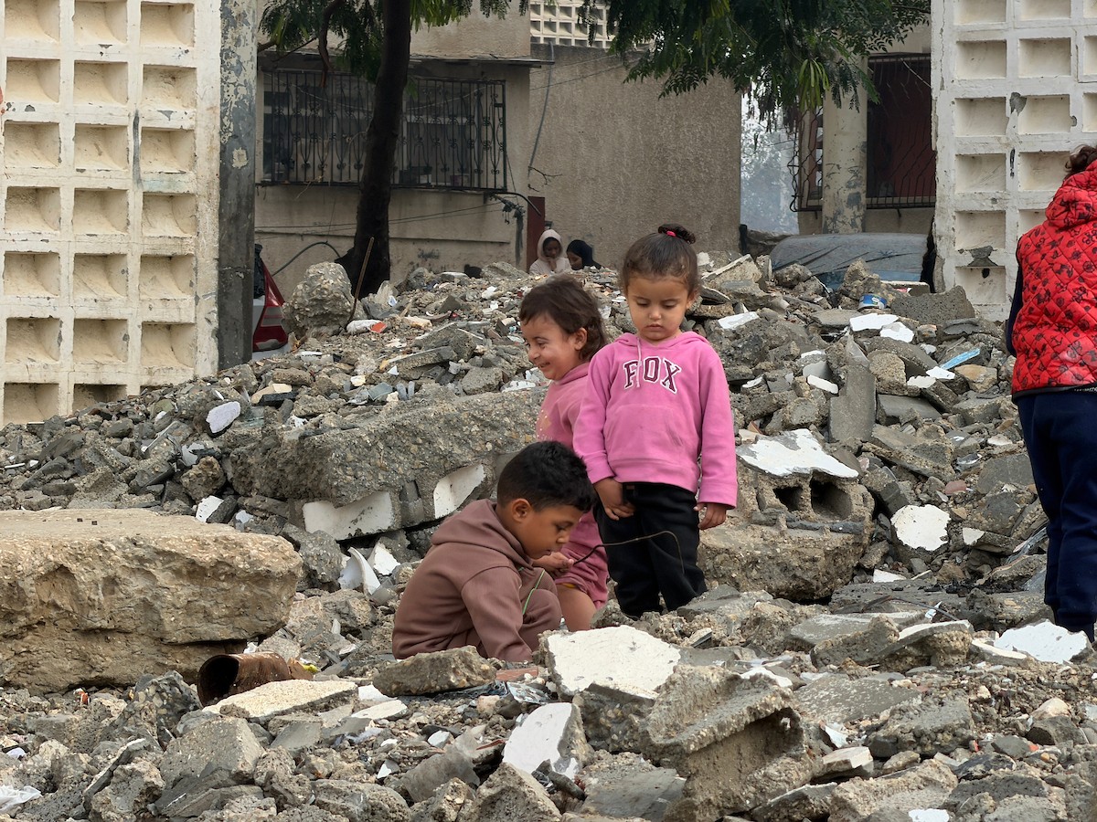 أغرقت الأمطار الغزيرة العديد من خيام النازحين الفلسطينيين في خان يونس، جنوب قطاع غزة، في 25 نوفمبرتشرين الثان (12).jpg