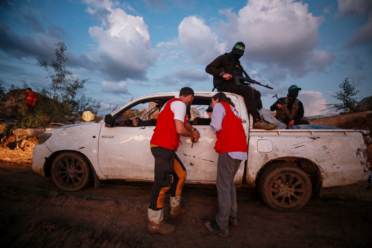 عمليات البحث لاستعادة جثث الرهائن الإسرائيليين كجزء من اتفاق وقف إطلاق النار وتبادل الأسرى بين حماس وإسرائيل (10).jpg