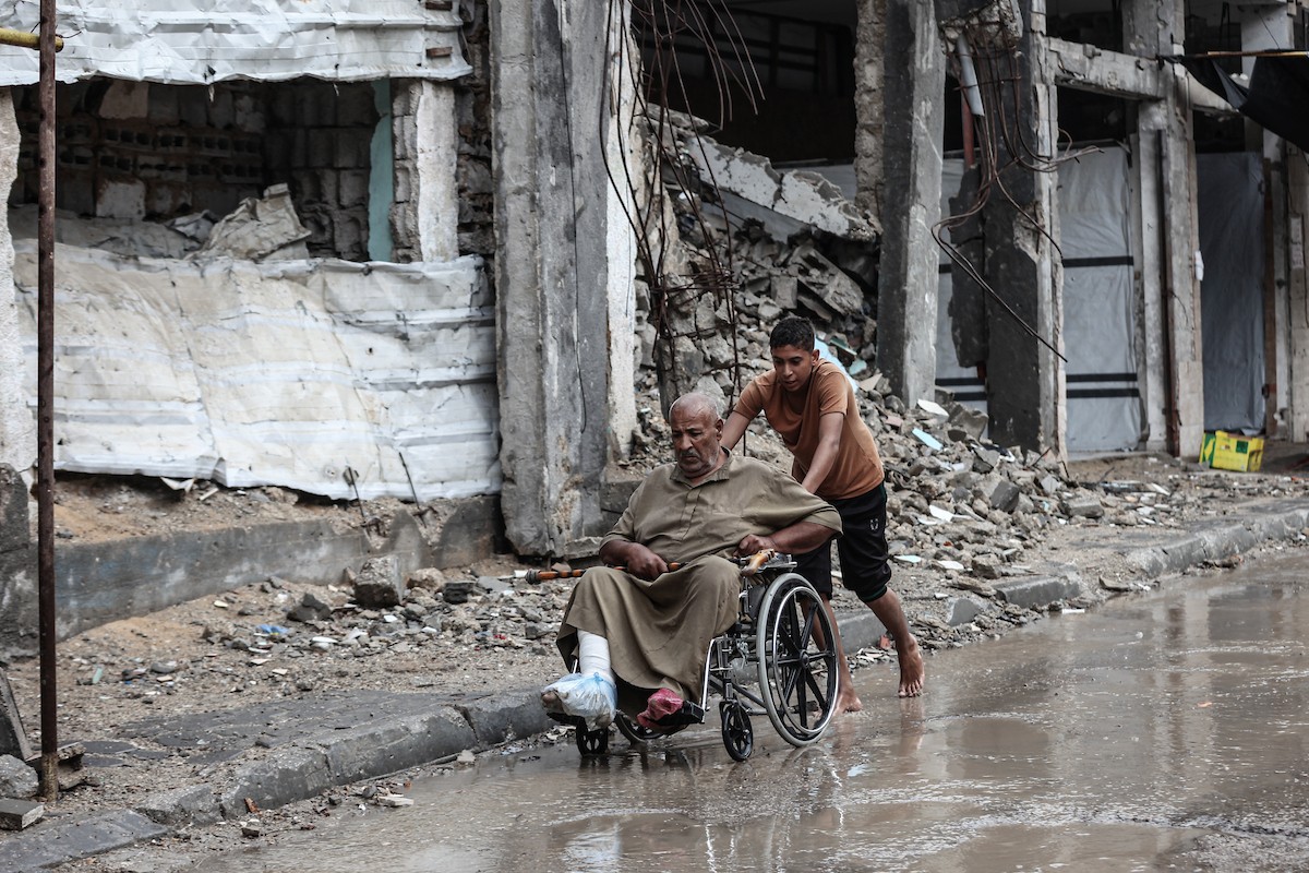 أغرقت الأمطار الغزيرة العديد من خيام النازحين الفلسطينيين في مخيم البريج، وسط قطاع غزة، في 25 نوفمبرتشرين ا (9).jpg