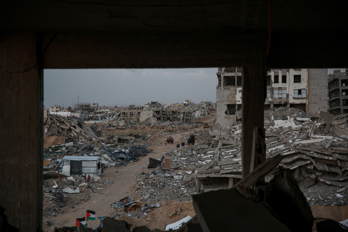 خيام النزوح المنتشرة وسط الدمار في شمال مدينة غزة في 30 نوفمبر/تشرين الثاني 2025