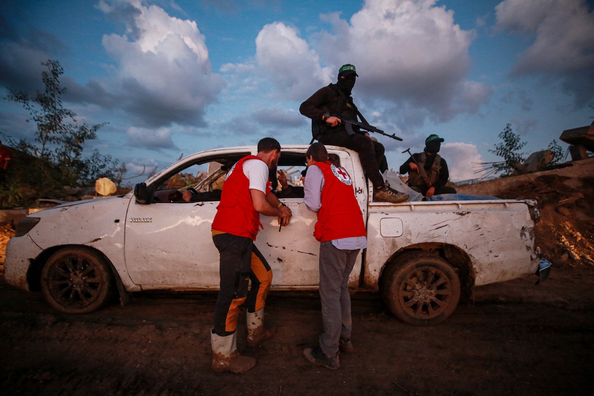 عمليات البحث لاستعادة جثث الرهائن الإسرائيليين كجزء من اتفاق وقف إطلاق النار وتبادل الأسرى بين حماس وإسرائيل (10).jpg