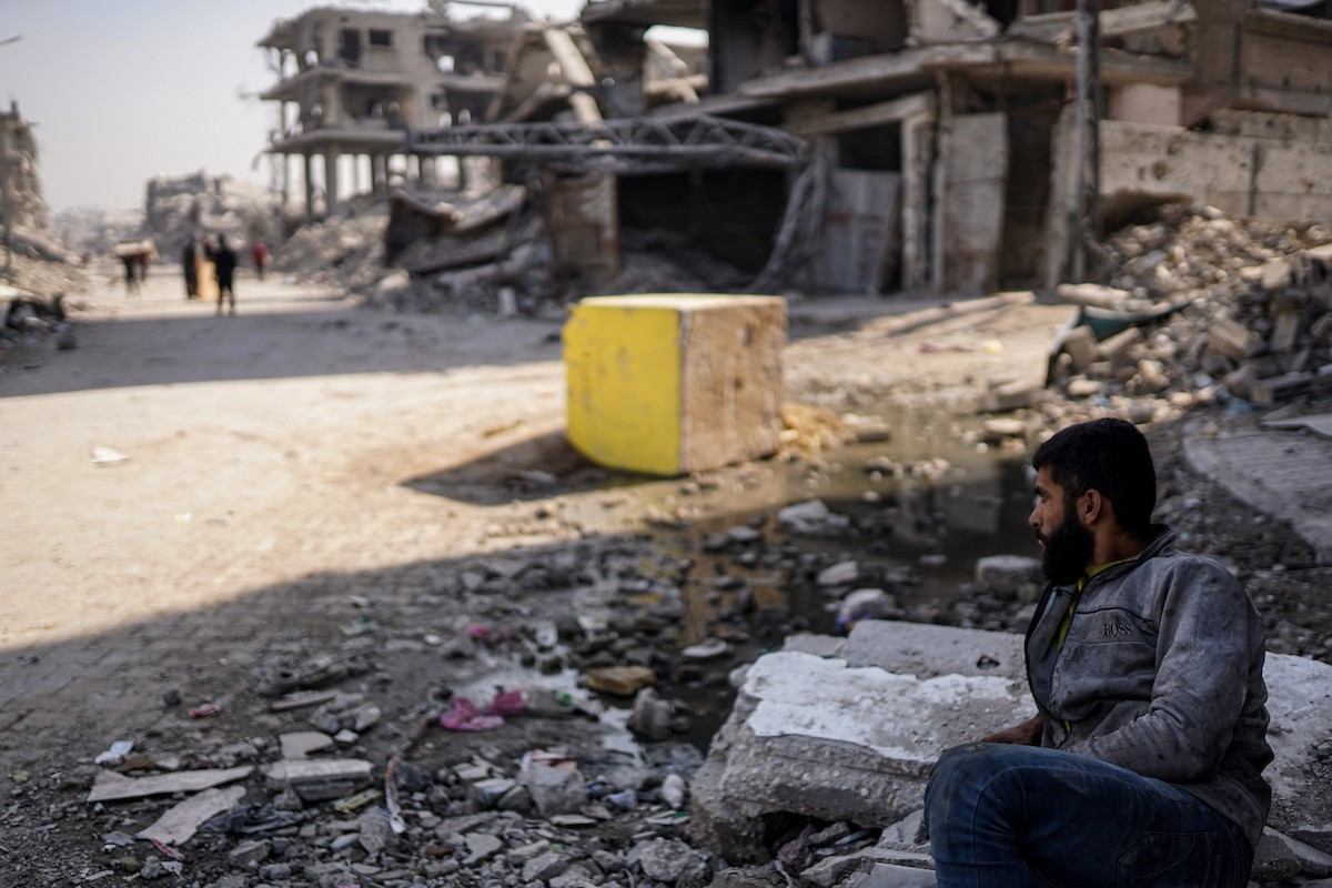 عائلات فلسطينية تتجه نحو مناطق تعتبرها أكثر أمانًا حاملة معها كل ما تستطيع حمله من أمتعة (2).jpg