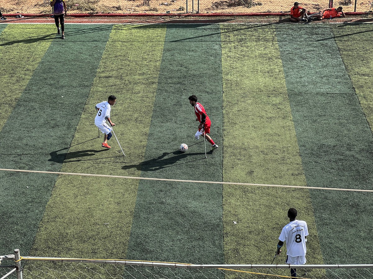 رياضيون فلسطينيون مبتورو الأطراف ضمن فعاليات بطولة الأمل لكرة القدم التي نظمتها جمعية د (37).jpg