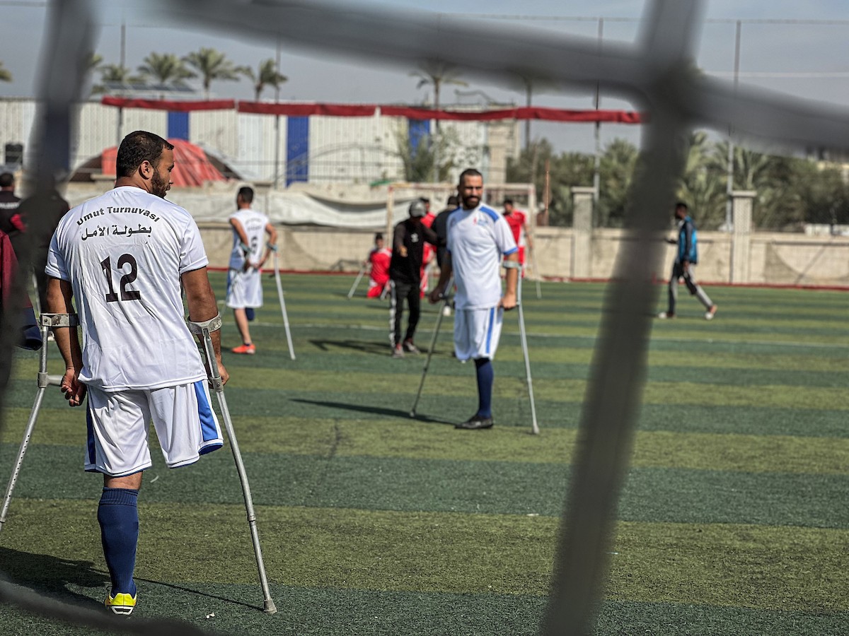 رياضيون فلسطينيون مبتورو الأطراف ضمن فعاليات بطولة الأمل لكرة القدم التي نظمتها جمعية د (26).jpg