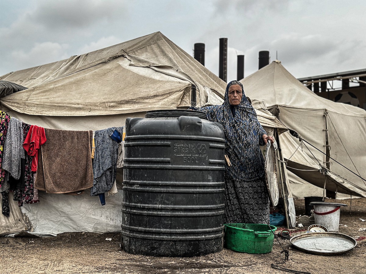 النازحون الفلسطينيون يكافحون للتكيف مع ظروف معيشية قاسية ونقص حاد في الخدمات الأساسية (11).jpg