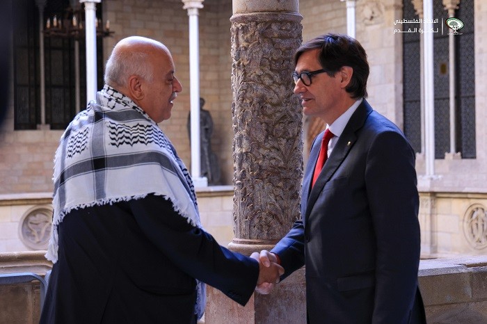 2رئيس إقليم كتالونيا يستقبل وفدا من بعثة المنتخب الوطني برئاسة الفريق الرجوب.jpeg