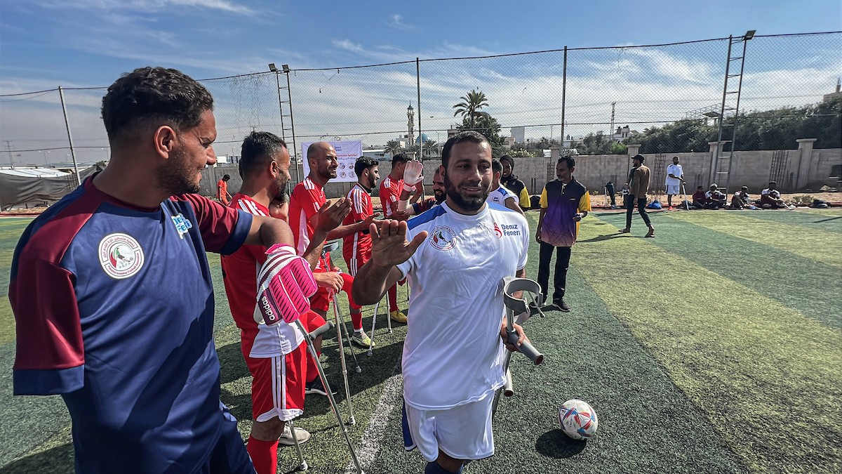 رياضيون فلسطينيون مبتورو الأطراف ضمن فعاليات بطولة الأمل لكرة القدم التي نظمتها جمعية د (27).jpg