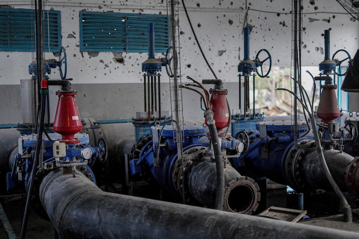 وفد من الأمم المتحدة يتفقد حوض تجميع مياه الصرف الصحي في حي الشيخ رضوان بمدينة غزة (15).jpg