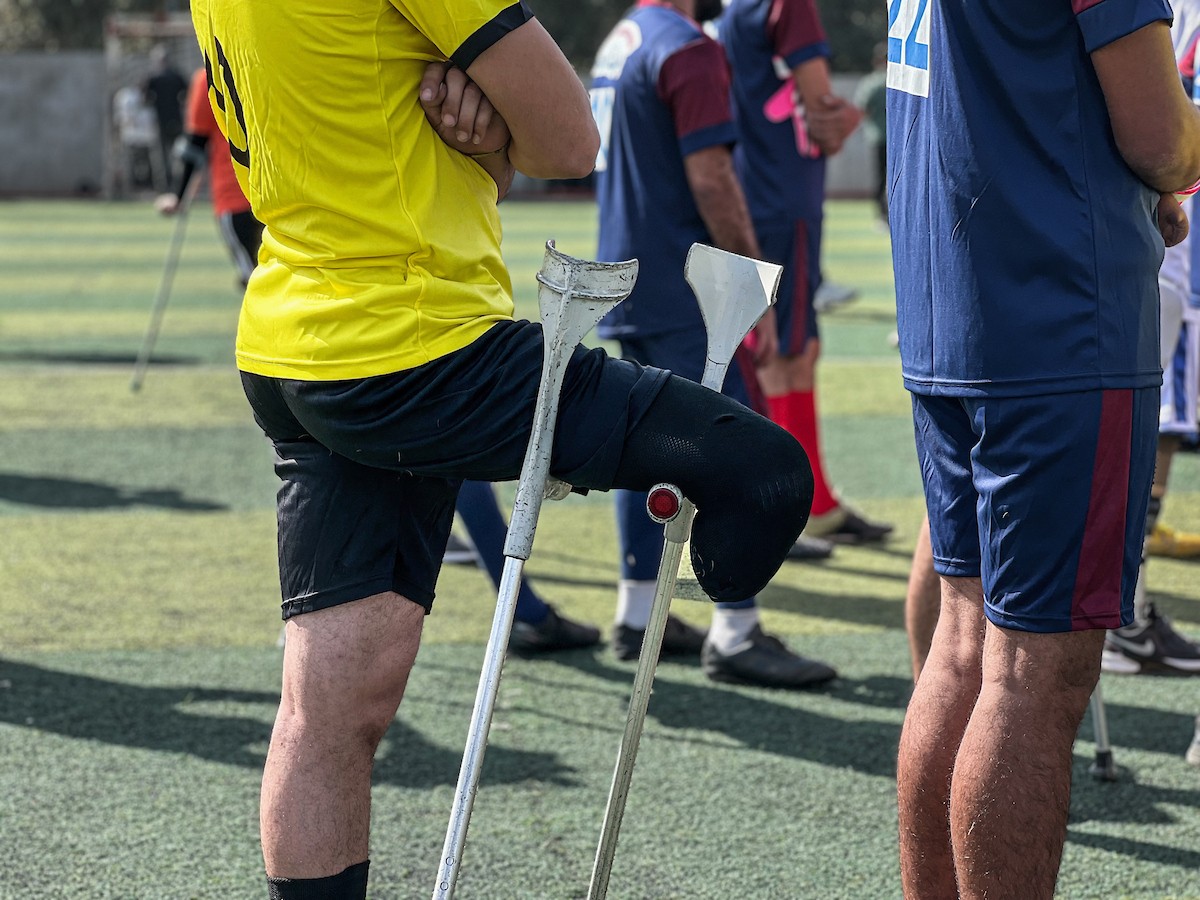 رياضيون فلسطينيون مبتورو الأطراف ضمن فعاليات بطولة الأمل لكرة القدم التي نظمتها جمعية د (18).jpg