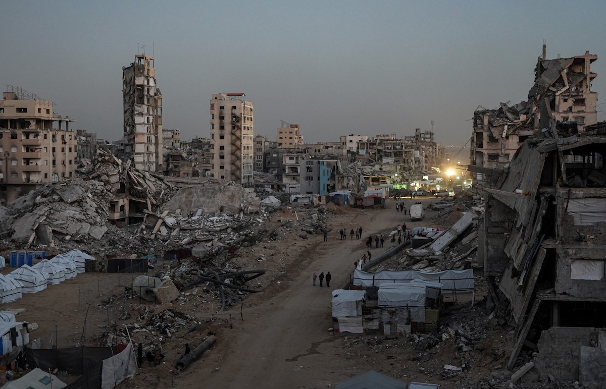 خيام النزوح المنتشرة وسط الدمار في شمال مدينة غزة في 30 نوفمبر/تشرين الثاني 2025