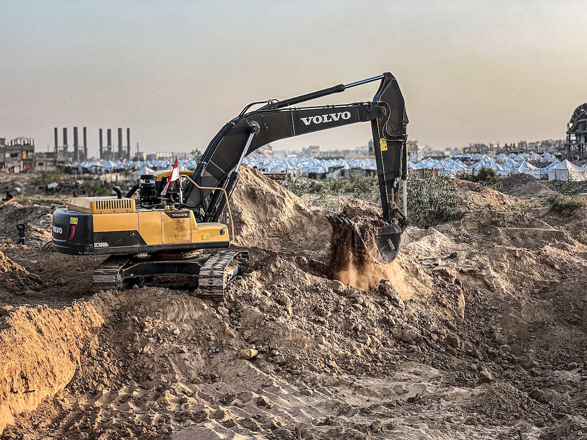 تعمل الآليات الثقيلة بالتنسيق مع أعضاء سرايا القدس وف (9).jpg