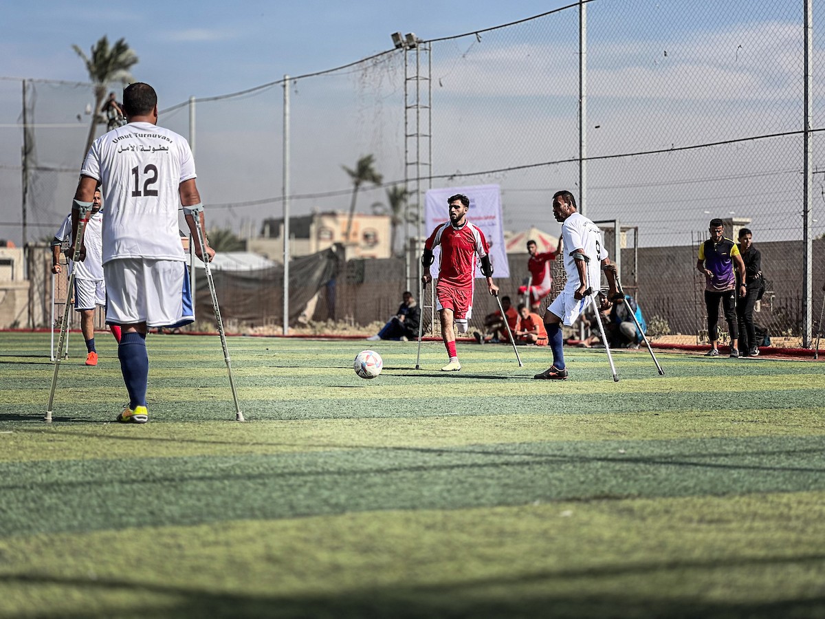 رياضيون فلسطينيون مبتورو الأطراف ضمن فعاليات بطولة الأمل لكرة القدم التي نظمتها جمعية د (30).jpg