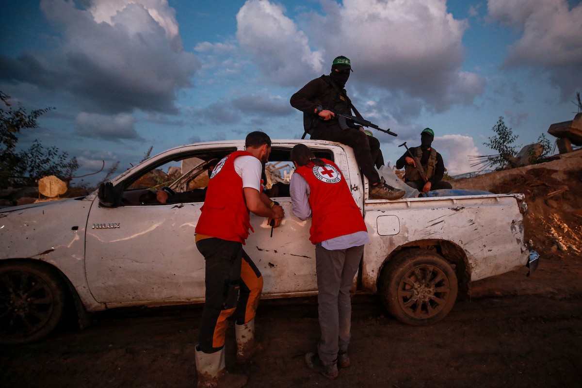 عمليات البحث لاستعادة جثث الرهائن الإسرائيليين كجزء من اتفاق وقف إطلاق النار وتبادل الأسرى بين حماس وإسرائيل (10).jpg