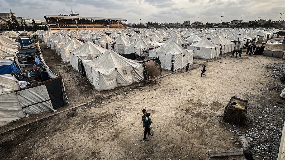 النازحون الفلسطينيون يكافحون للتكيف مع ظروف معيشية قاسية ونقص حاد في الخدمات الأساسية (3).jpg