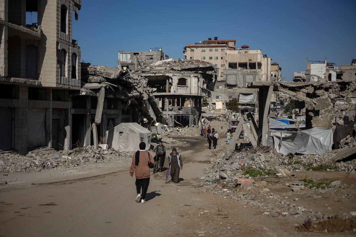 الشاب الفلسطيني يحيى خزيق من سكان غزة، يُعيد استخدام مدرعة إسرائيلية مهجورة (9).jpg