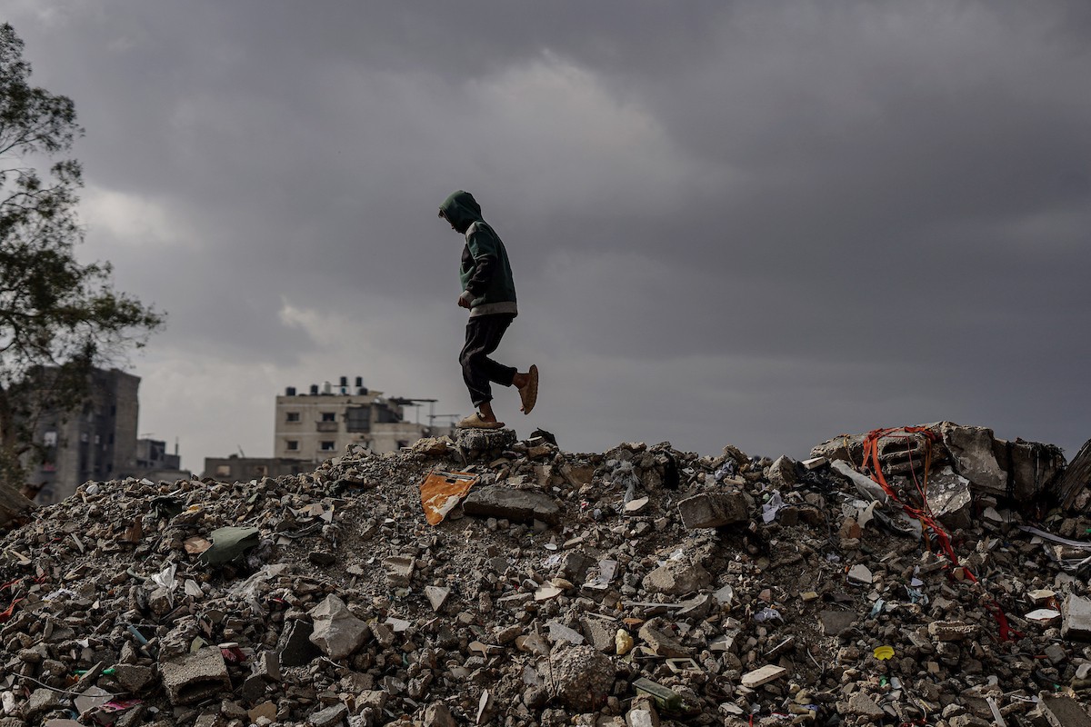 وفد من الأمم المتحدة يتفقد حوض تجميع مياه الصرف الصحي في حي الشيخ رضوان بمدينة غزة (26).jpg