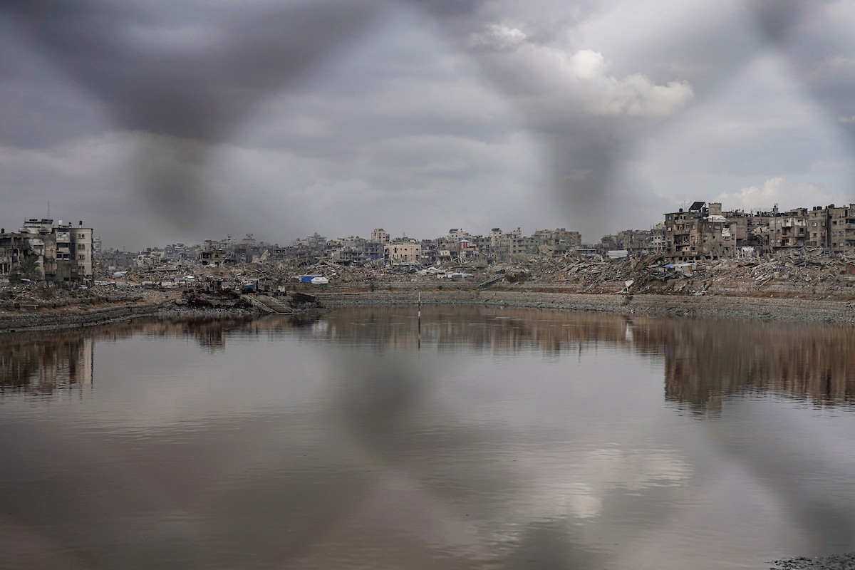 وفد من الأمم المتحدة يتفقد حوض تجميع مياه الصرف الصحي في حي الشيخ رضوان بمدينة غزة (6).jpg