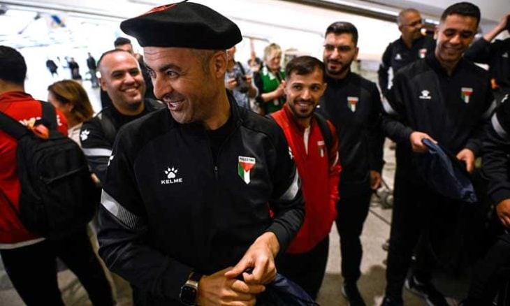 لحظة وصول أعضاء المنتخب الوطني الفلسطيني إلى مطار بلباو.jpg