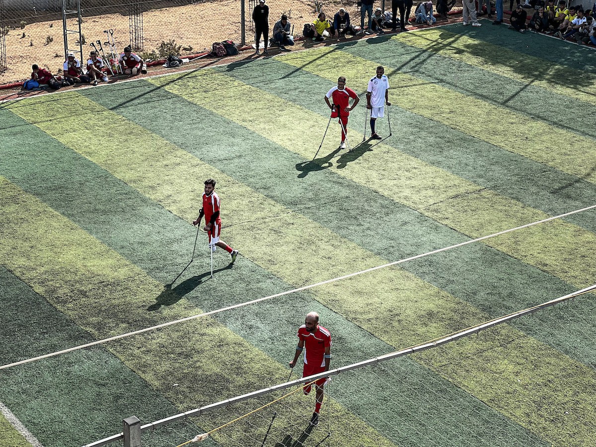 رياضيون فلسطينيون مبتورو الأطراف ضمن فعاليات بطولة الأمل لكرة القدم التي نظمتها جمعية د (34).jpg