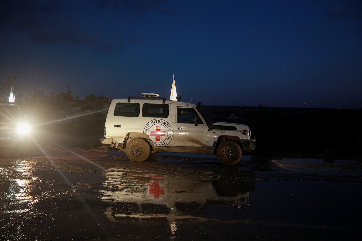 عمليات البحث لاستعادة جثث الرهائن الإسرائيليين كجزء من اتفاق وقف إطلاق النار وتبادل الأسرى بين حماس وإسرائيل (10).jpg