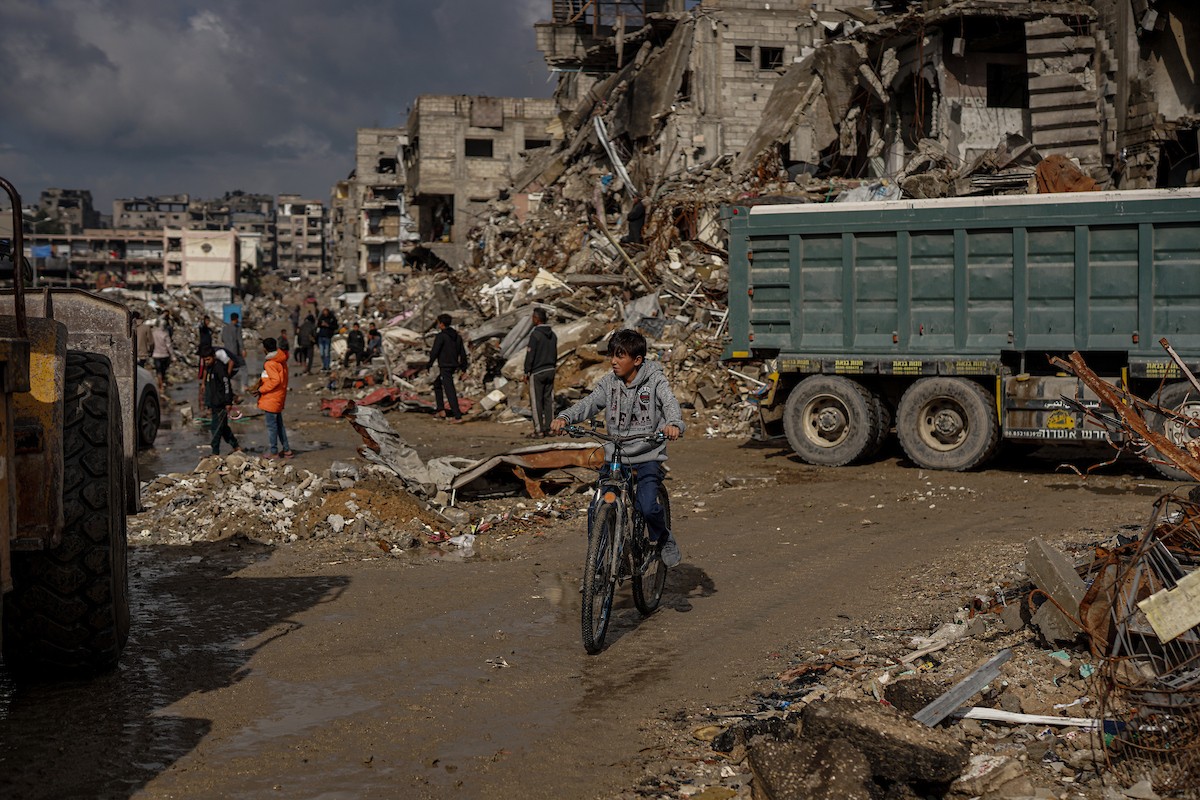 وفد من الأمم المتحدة يتفقد حوض تجميع مياه الصرف الصحي في حي الشيخ رضوان بمدينة غزة (27).jpg