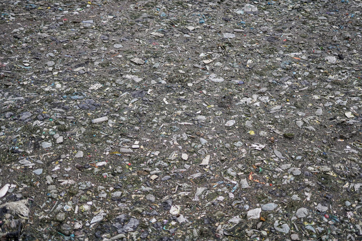 وفد من الأمم المتحدة يتفقد حوض تجميع مياه الصرف الصحي في حي الشيخ رضوان بمدينة غزة (10).jpg