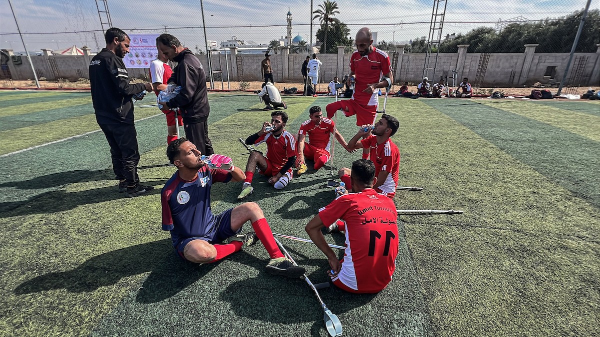 رياضيون فلسطينيون مبتورو الأطراف ضمن فعاليات بطولة الأمل لكرة القدم التي نظمتها جمعية د (31).jpg