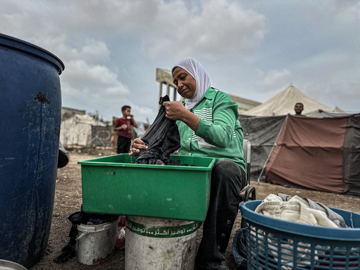 النازحون الفلسطينيون يكافحون للتكيف مع ظروف معيشية قاسية ونقص حاد في الخدمات الأساسية (6).jpg