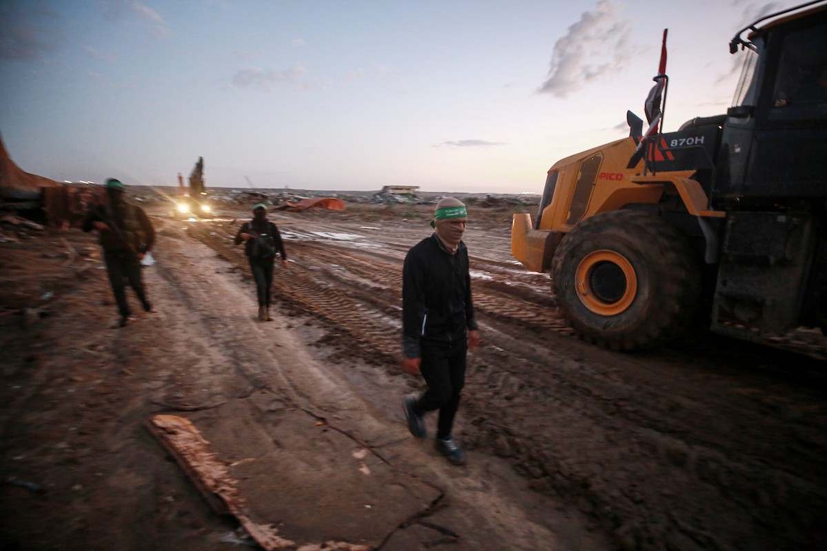 عمليات البحث لاستعادة جثث الرهائن الإسرائيليين كجزء من اتفاق وقف إطلاق النار وتبادل الأسرى بين حماس وإسرائيل (7).jpg