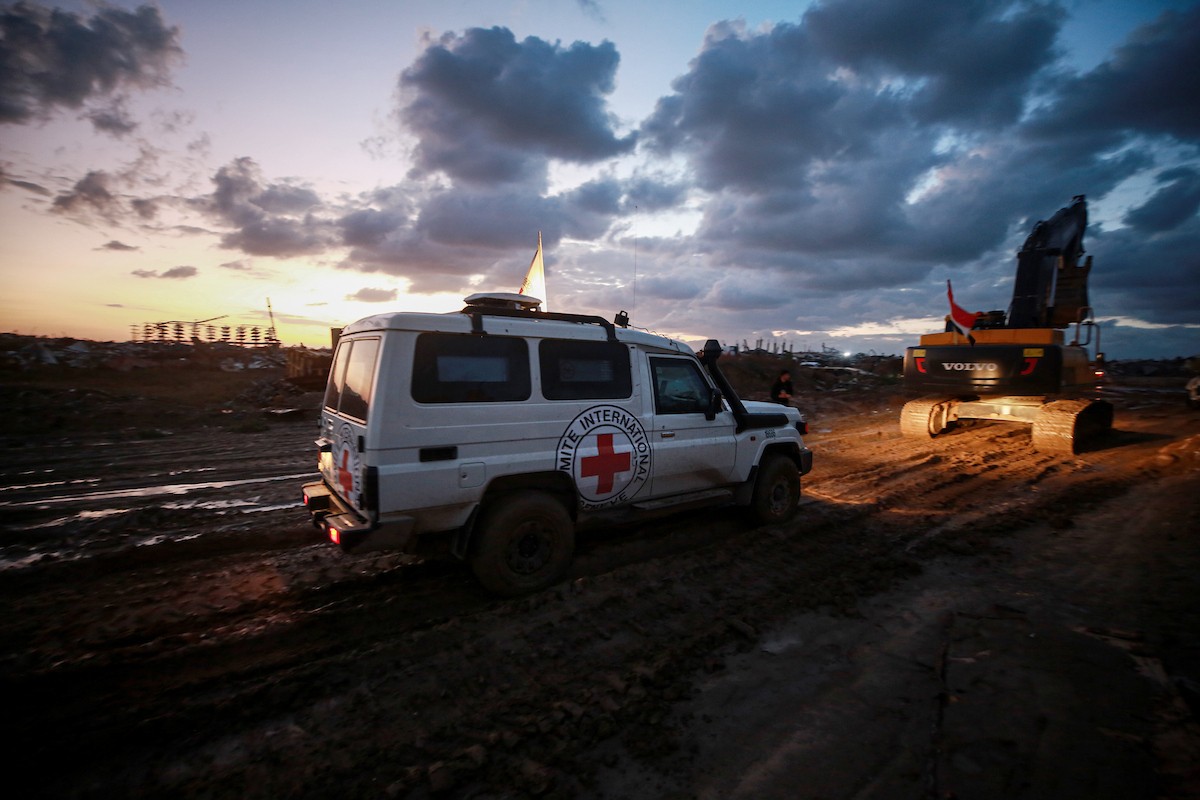 عمليات البحث لاستعادة جثث الرهائن الإسرائيليين كجزء من اتفاق وقف إطلاق النار وتبادل الأسرى بين حماس وإسرائيل (4).jpg