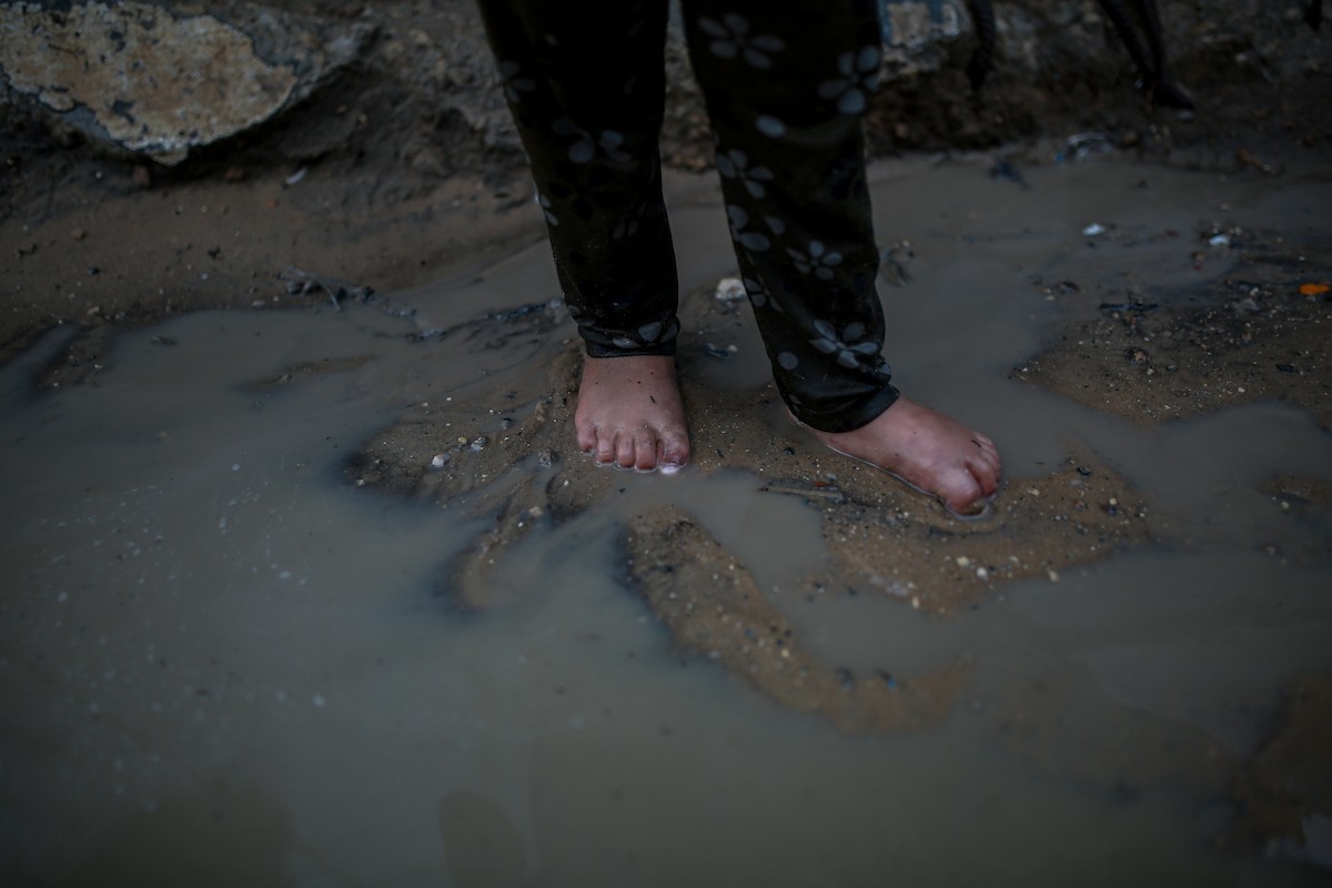 يعاني الفلسطينيون الذين دمرت منازلهم جراء الهجمات الإسرائيلية من سوء (4).jpg