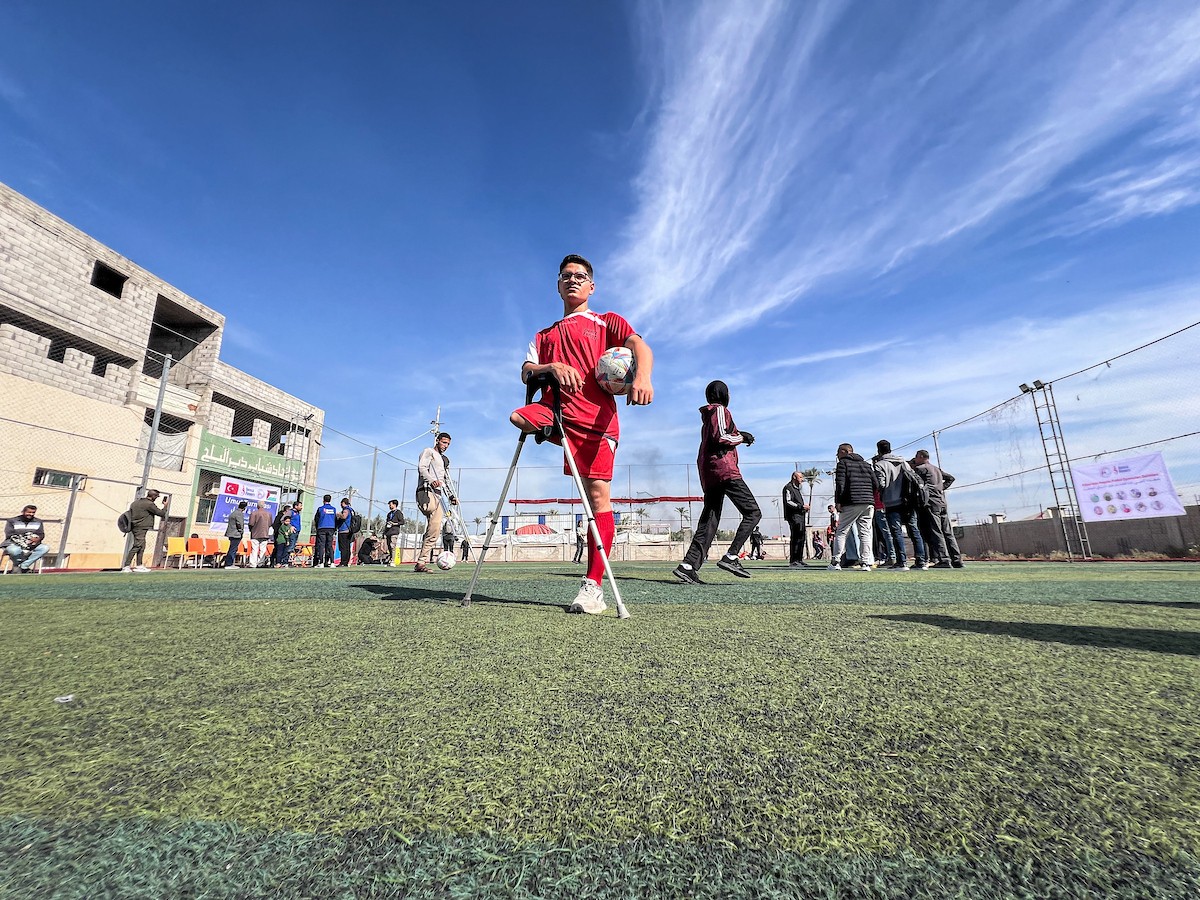 رياضيون فلسطينيون مبتورو الأطراف ضمن فعاليات بطولة الأمل لكرة القدم التي نظمتها جمعية د.jpg