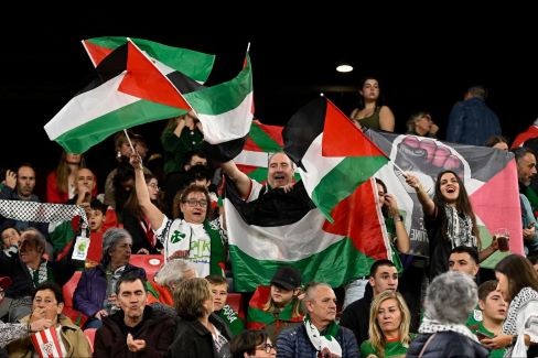 أمام 50 ألف متفرج هتفوا لفلسطين وقضيتها 1.jpg