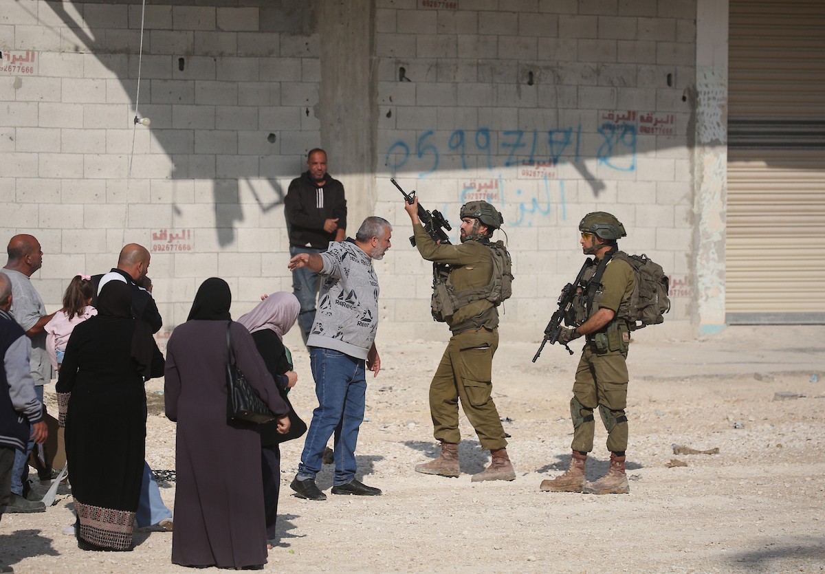 نظّم النازحون الفلسطينيون مظاهرة عند مدخل مخيم نور شمس للاجئين في الضفة الغربية، مطالبين بحقهم في العودة إلى ديارهم في طولكرم