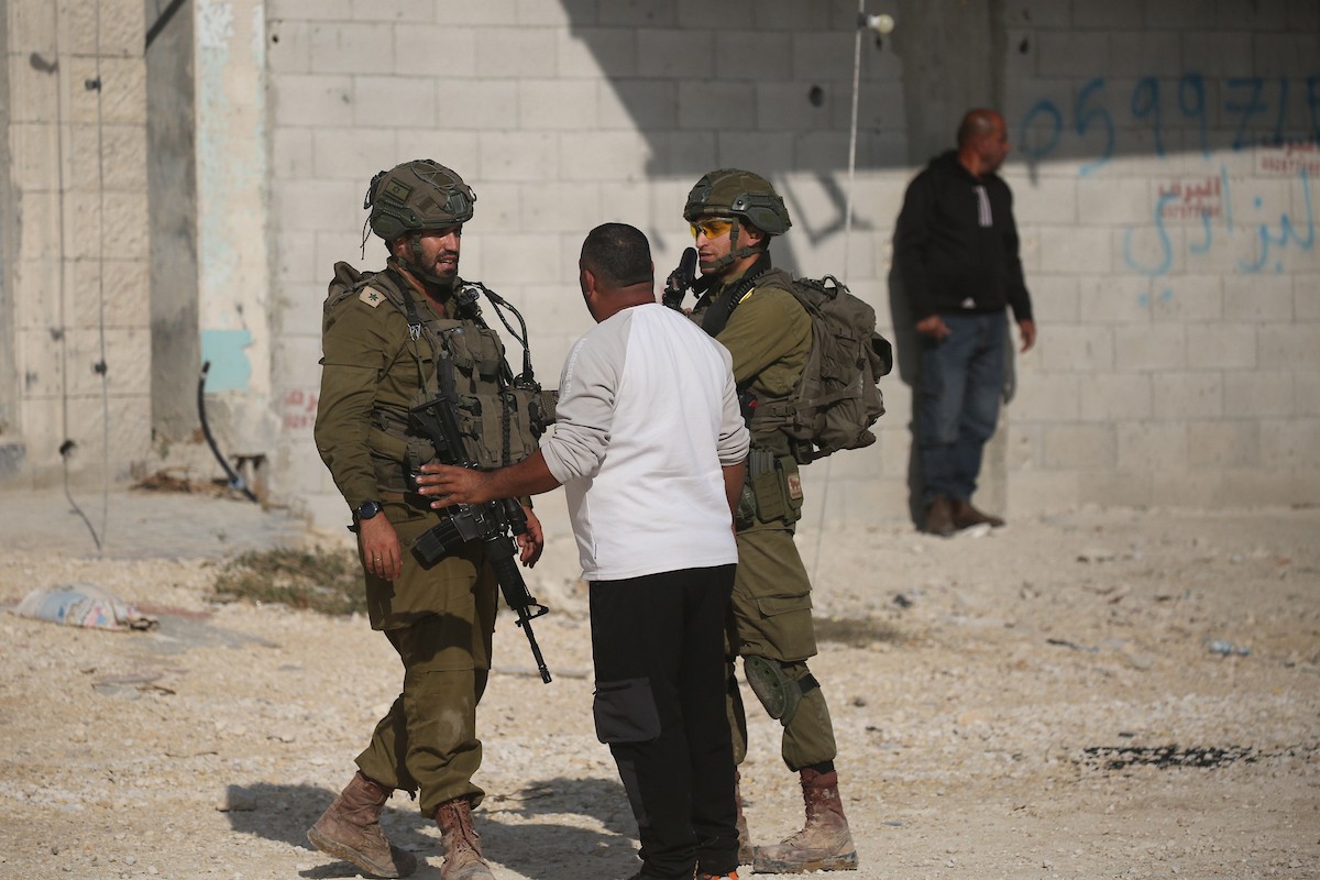 نظّم النازحون الفلسطينيون مظاهرة عند مدخل مخيم نور شمس للاجئين في الضفة الغربية، مطالبين بحقهم في العودة إلى ديارهم في طولكرم